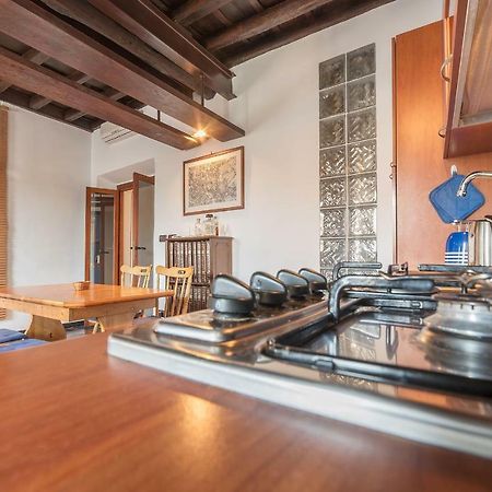 Colosseo & San Clemente Cozy Flat Rome Bagian luar foto