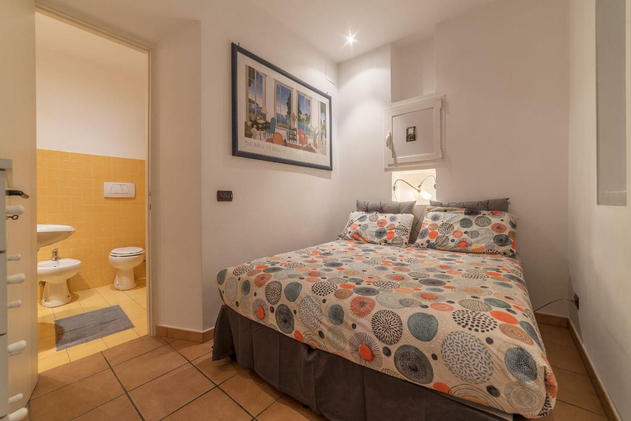 Colosseo & San Clemente Cozy Flat Rome Bagian luar foto