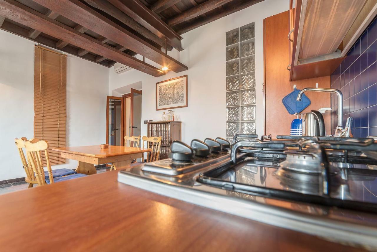 Colosseo & San Clemente Cozy Flat Rome Bagian luar foto