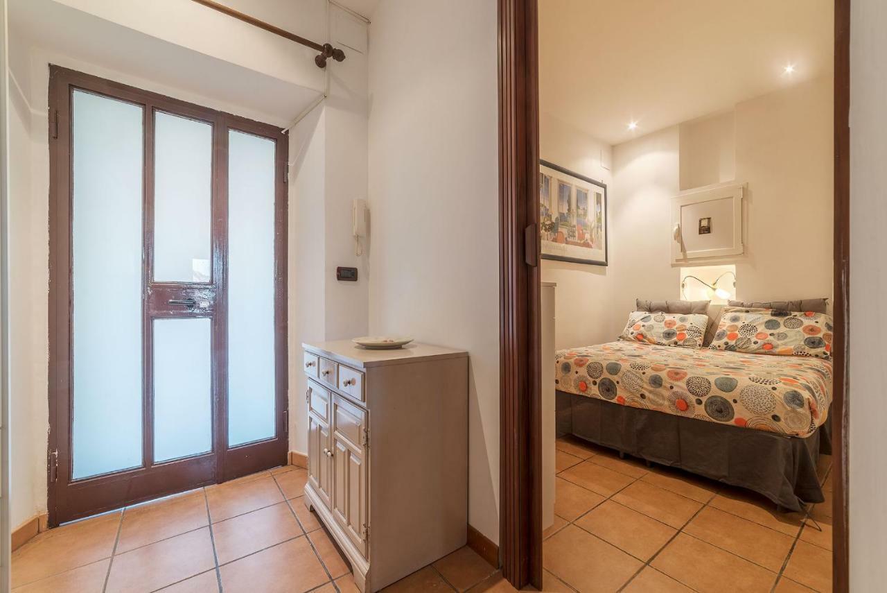 Colosseo & San Clemente Cozy Flat Rome Bagian luar foto